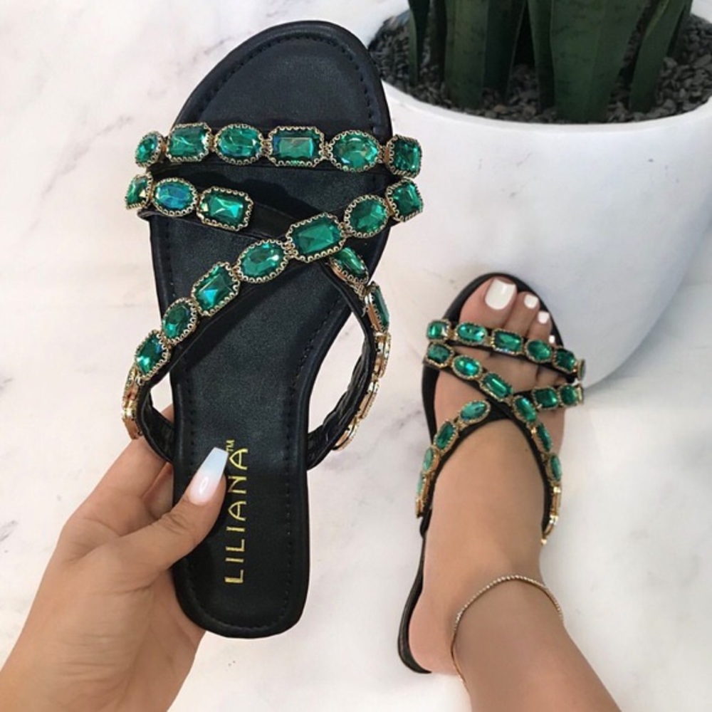Liliana Emerald Slides